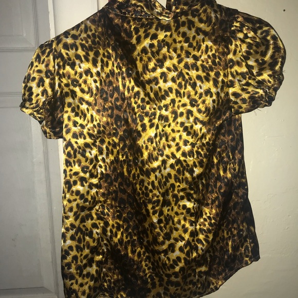 Cheetah buttons up shirt - Picture 1 of 2